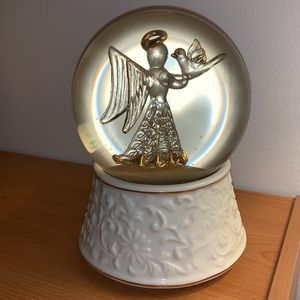Crystal Angel Snowglobe (Plays Music)